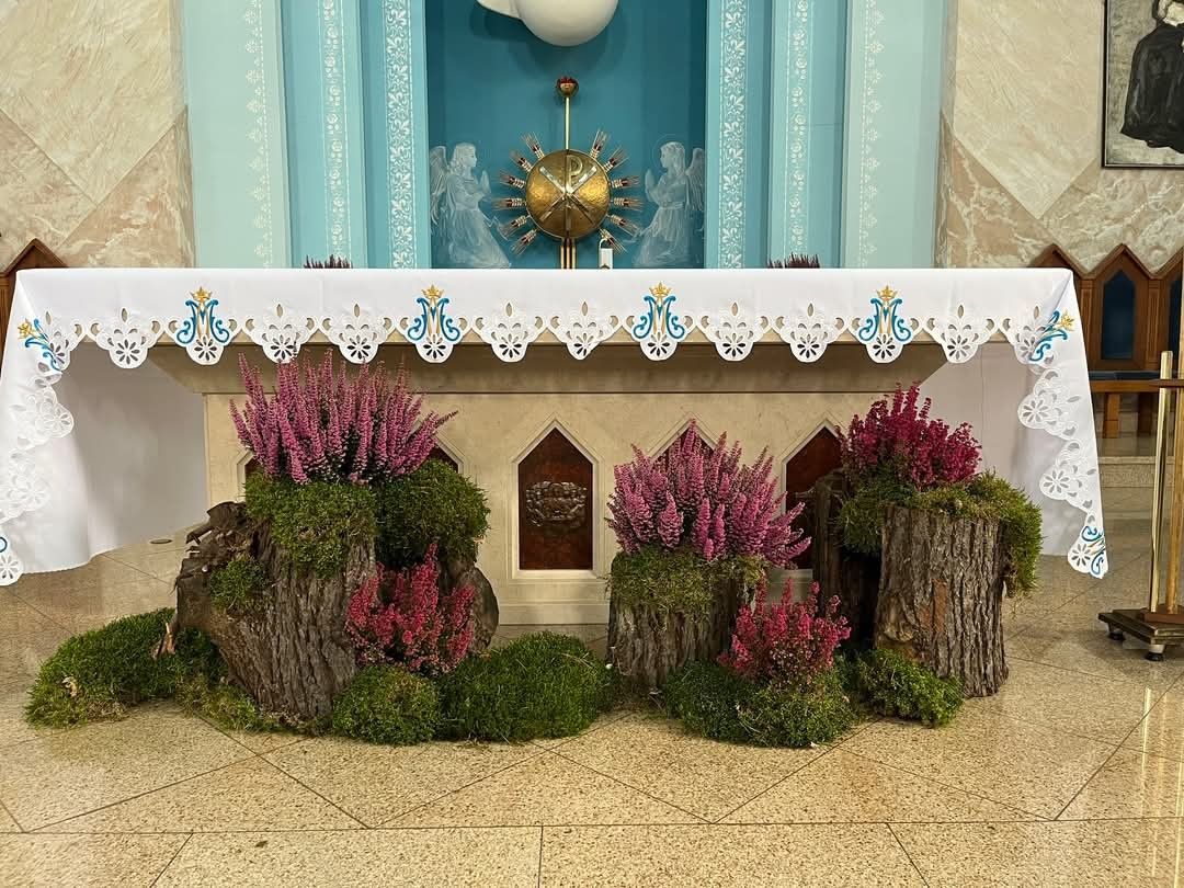 Những suy tư về việc chưng hoa trong phụng vụ